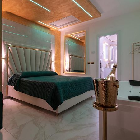 Fashion Apartment Gold Bologna With Jacuzzi & Car Garage Eksteriør billede
