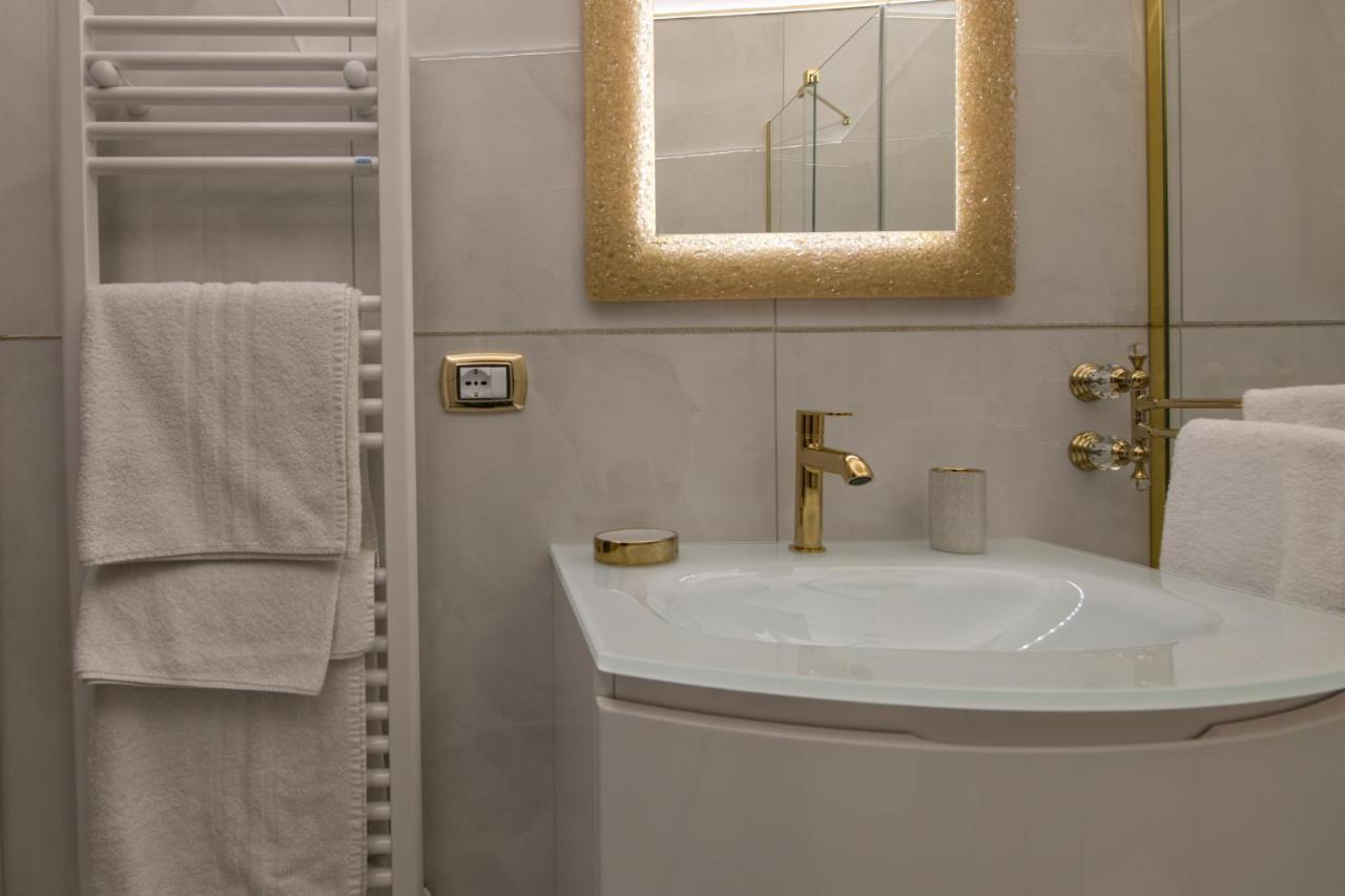Fashion Apartment Gold Bologna With Jacuzzi & Car Garage Eksteriør billede