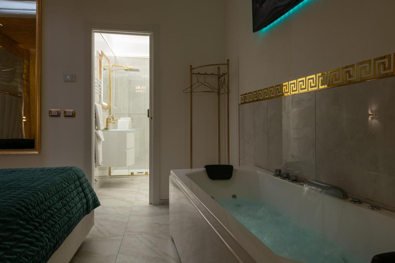 Fashion Apartment Gold Bologna With Jacuzzi & Car Garage Eksteriør billede