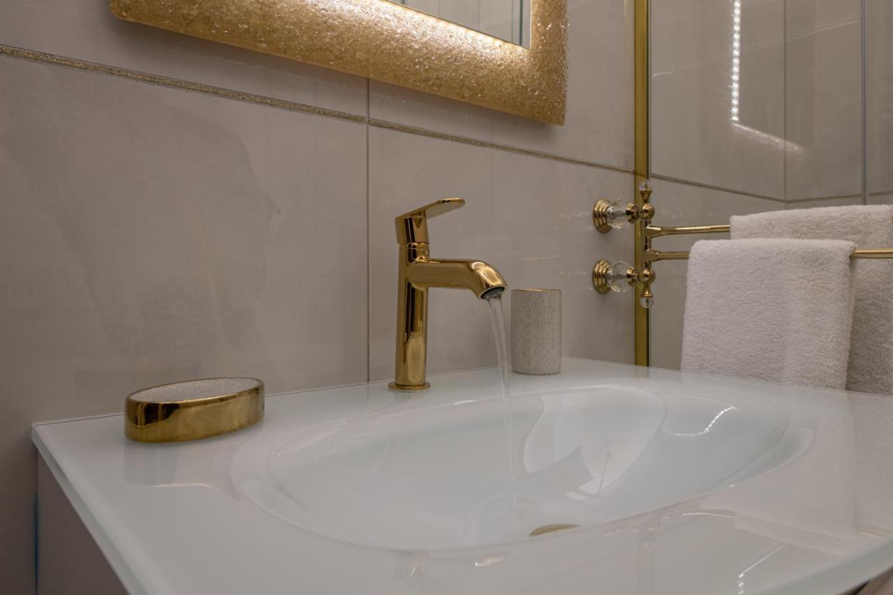 Fashion Apartment Gold Bologna With Jacuzzi & Car Garage Eksteriør billede